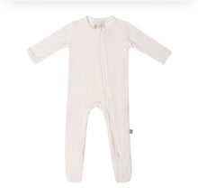 Load image into Gallery viewer, Kyte Footed Pyjamas w/snaps